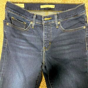 Levi 311 shaping skinny jean